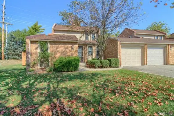 2906 Moon Lake DR S, West Bloomfield Charter Township, MI 48323