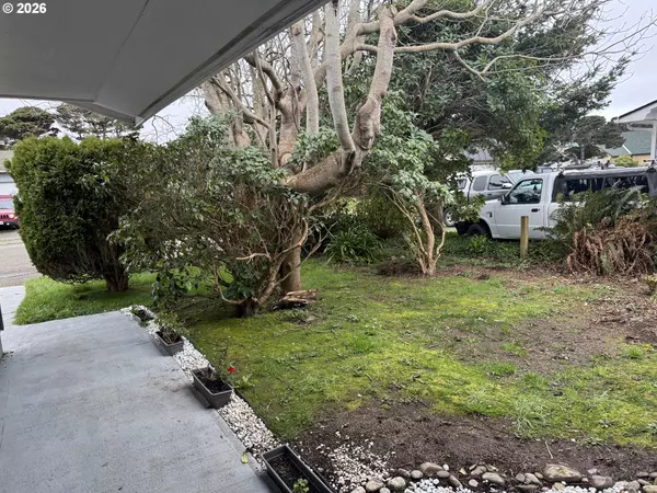 Bandon, OR 97411,870 SW 12TH ST