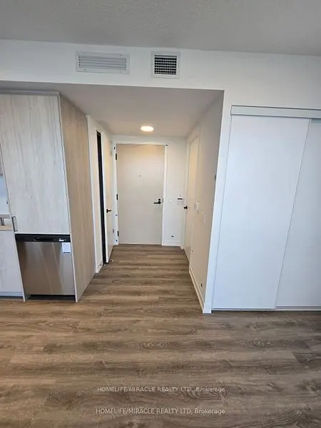 195 Commerce ST #2112, Vaughan, ON L4K 0P9