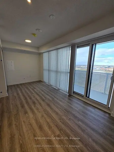 195 Commerce ST #2112, Vaughan, ON L4K 0P9