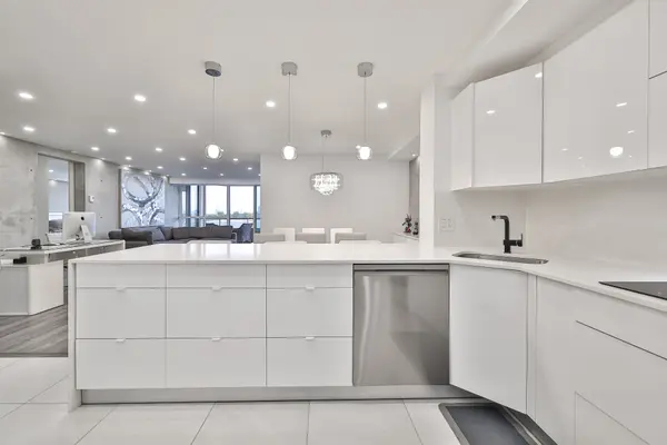 10 Torresdale AVE #801, Toronto C07, ON M2R 3V8