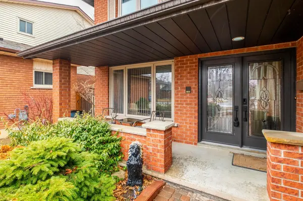 47 Sandy DR, Hamilton, ON L8E 4X4