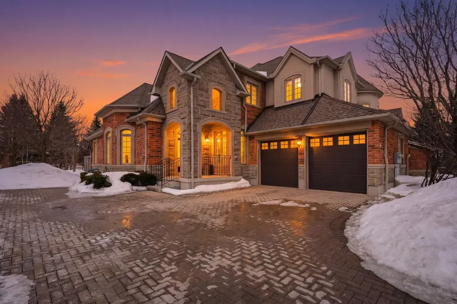 16 Bonnell CRES #107, Aurora, ON L4G 7S8