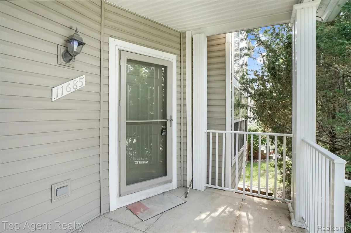 11685 Squiers BLVD, Utica, MI 48315