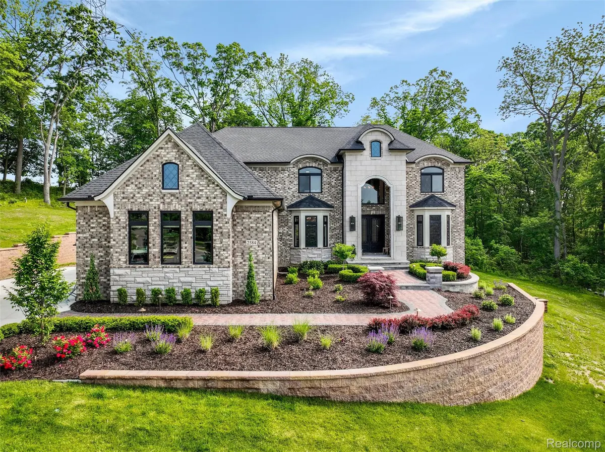 2584 Heights View CT, Rochester, MI 48306