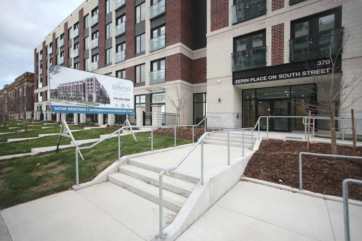 370 South ST S #D, London East, ON N6B 1B8