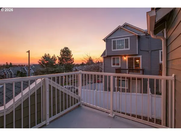 West Linn, OR 97068,20464 HOODVIEW AVE