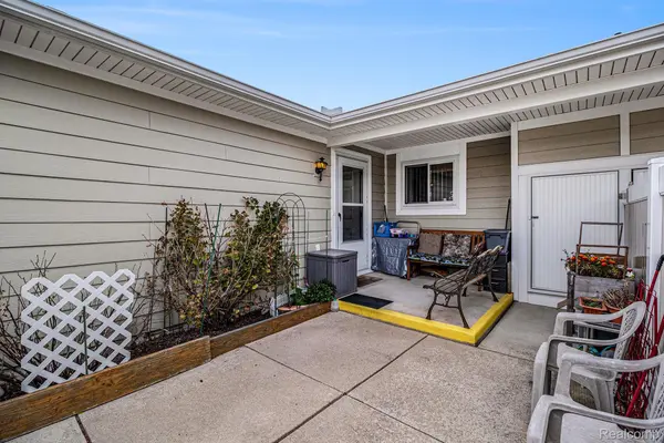 39824 Village Wood CIR, Novi, MI 48375