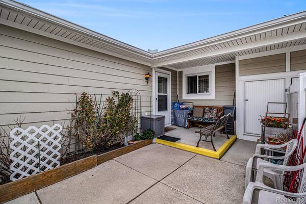 39824 Village Wood CIR, Novi, MI 48375