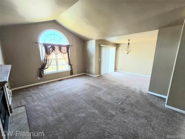 46225 CAVALIER DR, Macomb Township, MI 48044