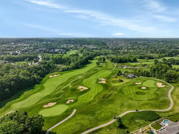 2584 Heights View CT, Rochester, MI 48306