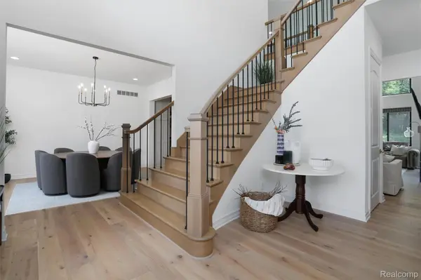 2584 Heights View CT, Rochester, MI 48306