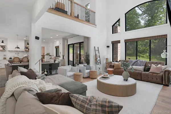 2584 Heights View CT, Rochester, MI 48306