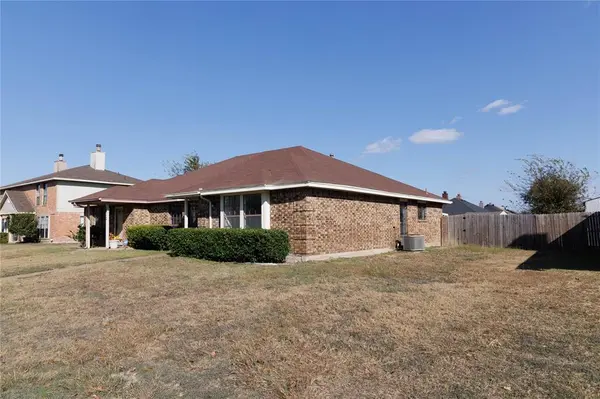 2910 Tanglewood Drive, Lancaster, TX 75134