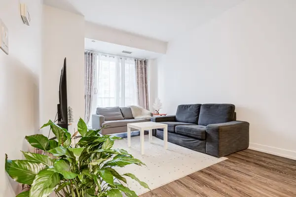 200 Sackville ST #413, Toronto C08, ON M5A 0C4