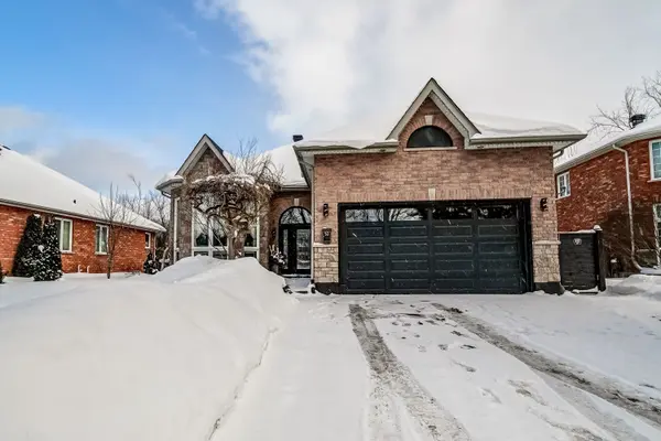 53 Highcastle AVE, Georgina, ON L4P 4B4