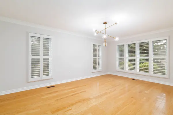 35 Dennis DR, King, ON L7B 1C8