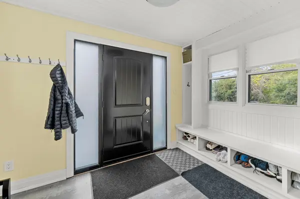 1109 Ravenshoe RD, East Gwillimbury, ON L9P 1R2