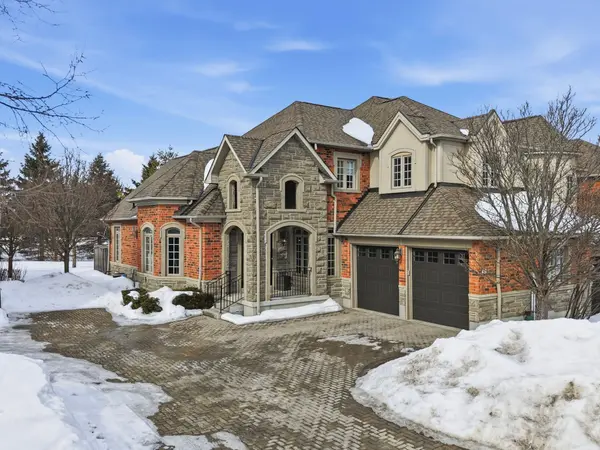 16 Bonnell CRES #107, Aurora, ON L4G 7S8