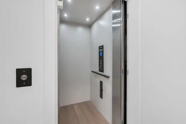 50 Lou Parsons WAY #76, Mississauga, ON L5H 0B2