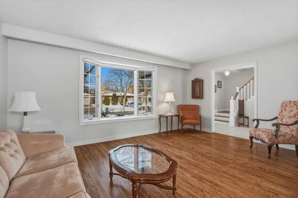 1814 Barsuda DR, Mississauga, ON L5J 1V4