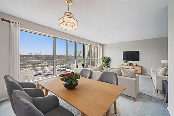 358 Waterloo AVE #405, Guelph, ON N1H 7Y3