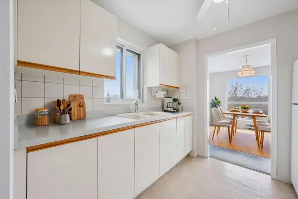 358 Waterloo AVE #405, Guelph, ON N1H 7Y3