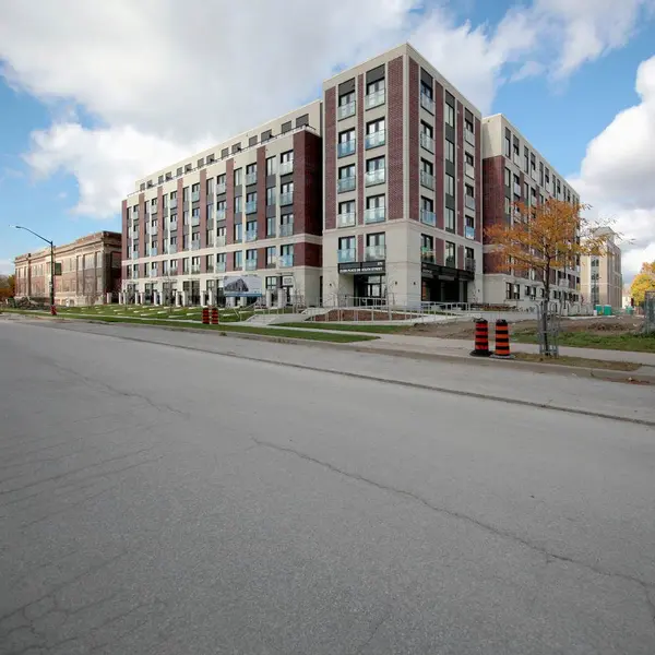 370 South ST S #G, London East, ON N6B 1B8