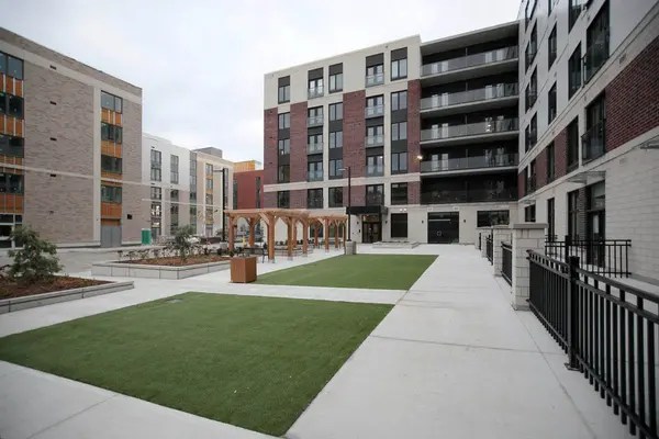 370 South ST S #M, London East, ON N6B 1B8