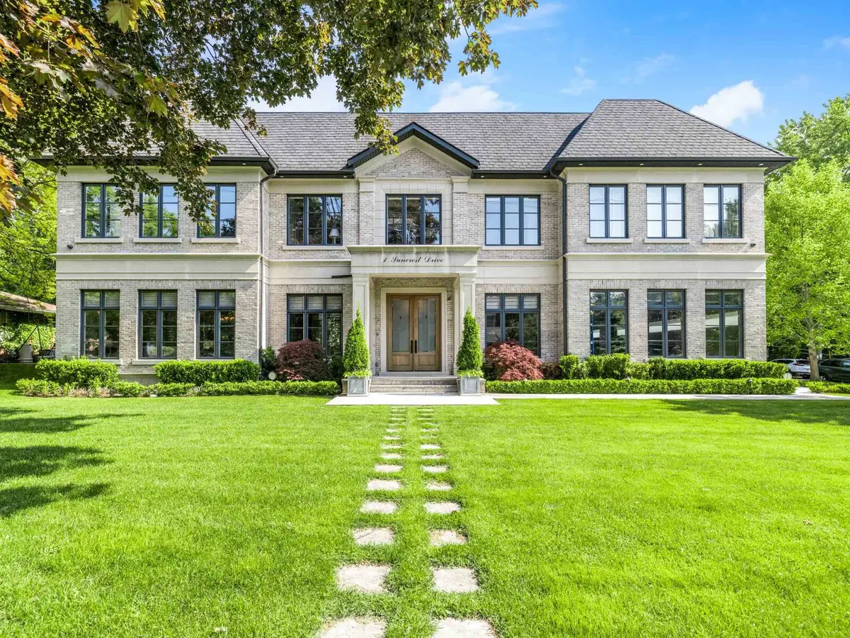 1 Suncrest DR, Toronto C12, ON M3C 2L1