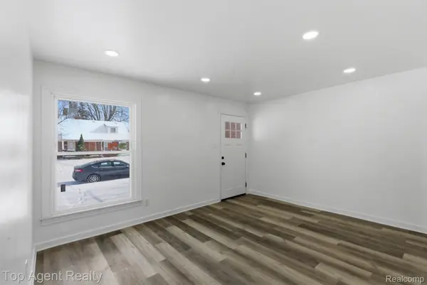 23089 Brittany AVE, Eastpointe, MI 48021