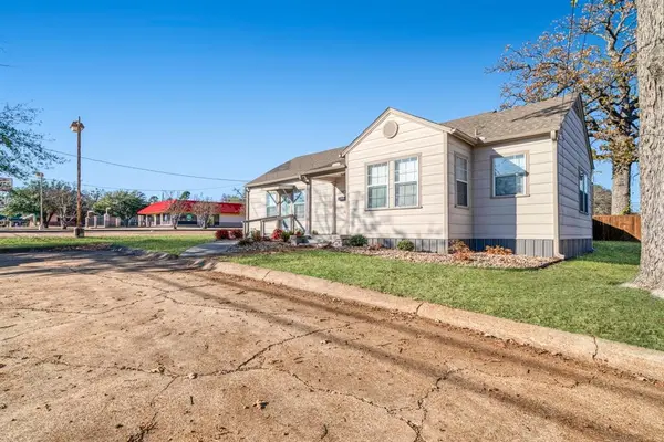 1249 Lamar Avenue, Paris, TX 75460