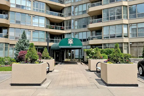 20 Guildwood Pkwy #1404, Toronto E08, ON M1E 5B6