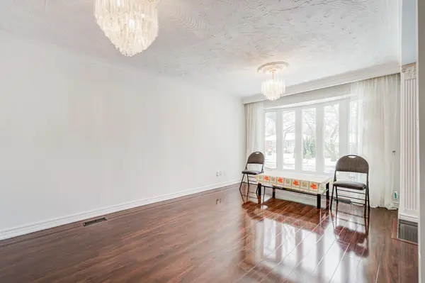 31 Tremely CRES, Toronto E08, ON M1K 3Y8