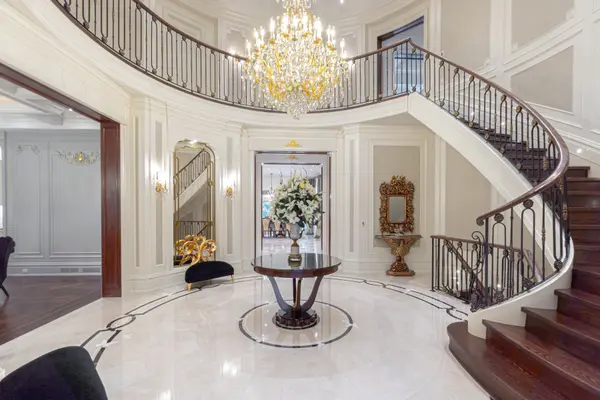 29 Denham DR, Richmond Hill, ON L4C 6H6