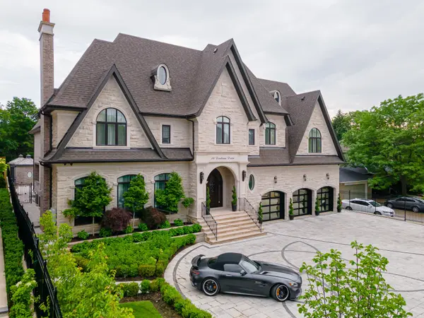 29 Denham DR, Richmond Hill, ON L4C 6H6