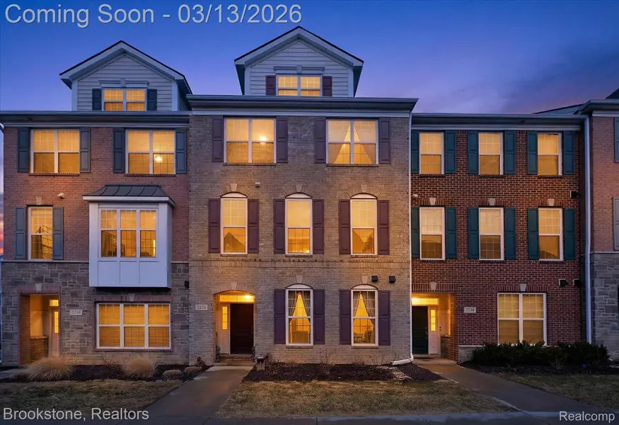 2721 S Spurway DR, Ann Arbor, MI 48105