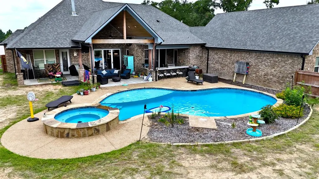 4999 Lago Vista Drive, Athens, TX 75752