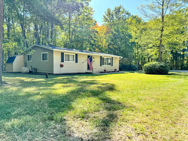 12165 Chinook DR, Austin Twp, MI 49346