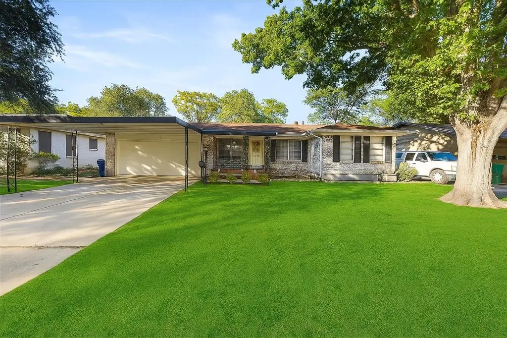 4929 Ira Street, Haltom City, TX 76117