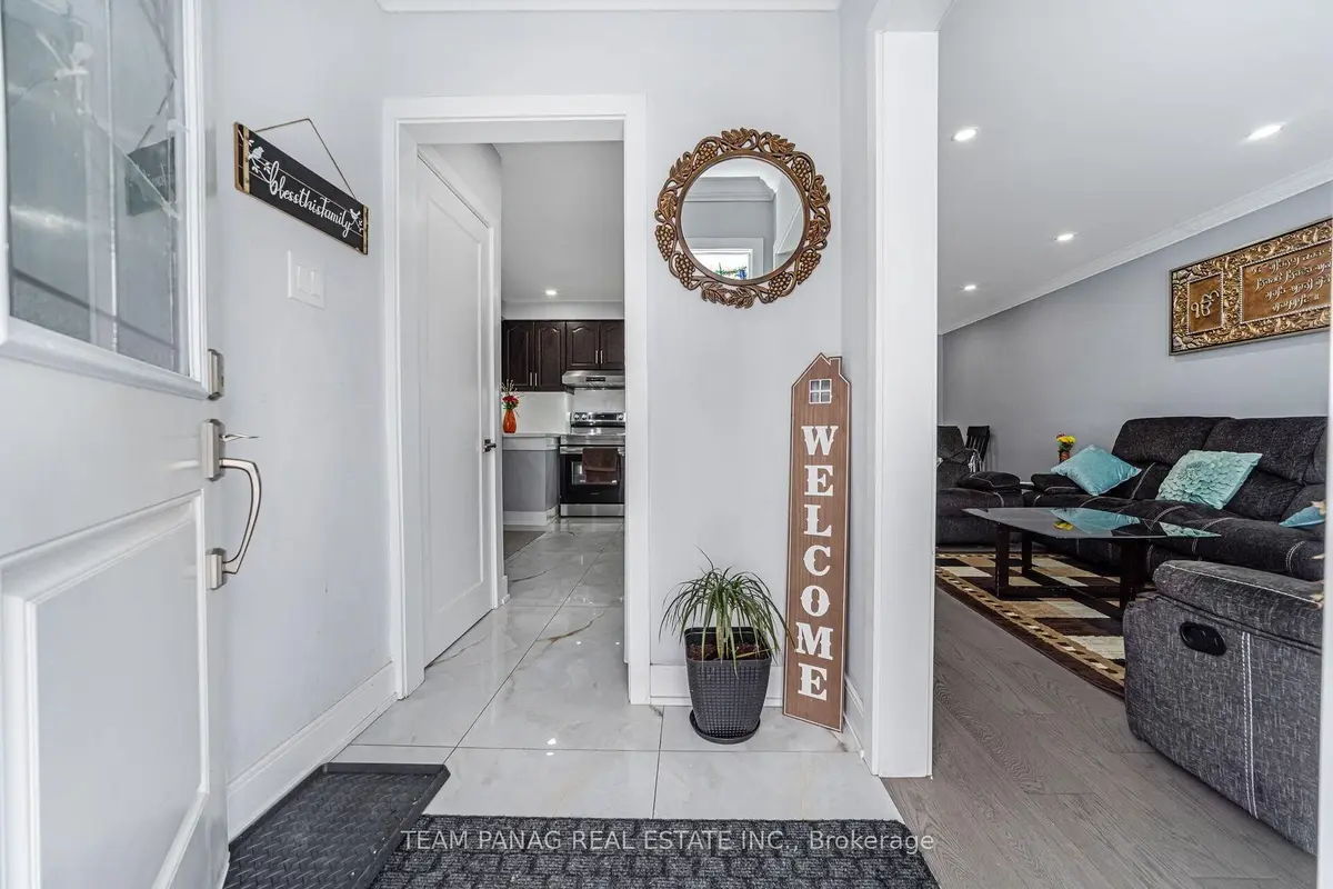 8 Benton ST, Brampton, ON L6W 3B9