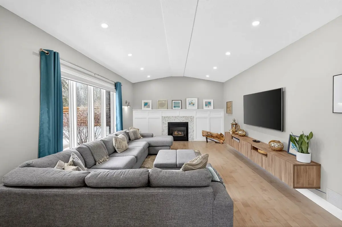 11 Elderberry LN, Hamilton, ON L0R 1H2