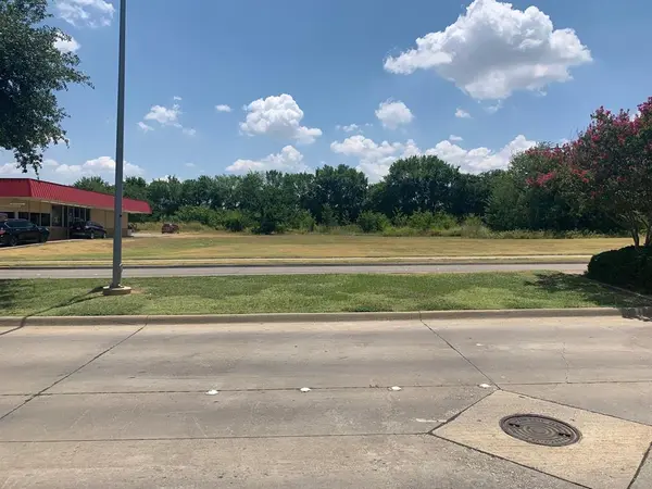 1010 E Broad Street, Mansfield, TX 76063