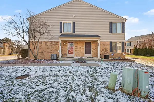 44643 Connecticut CT, Clinton Charter Township, MI 48038