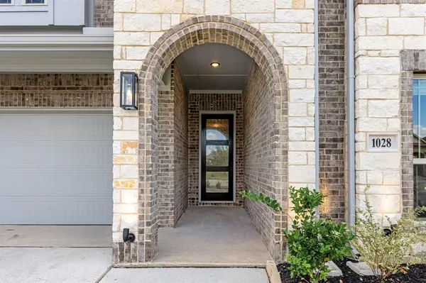 1028 Snowy Owl Drive, Alvarado, TX 76009