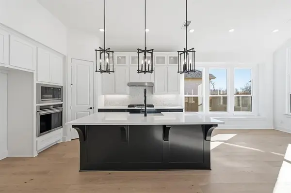 572 Moonrise Street, Waxahachie, TX 75165