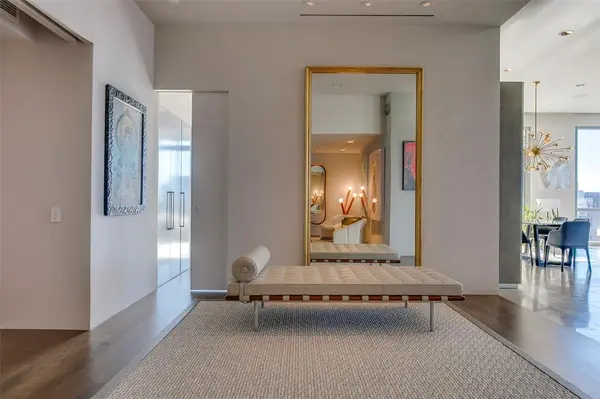 Dallas, TX 75201,1717 Arts Plaza #1915