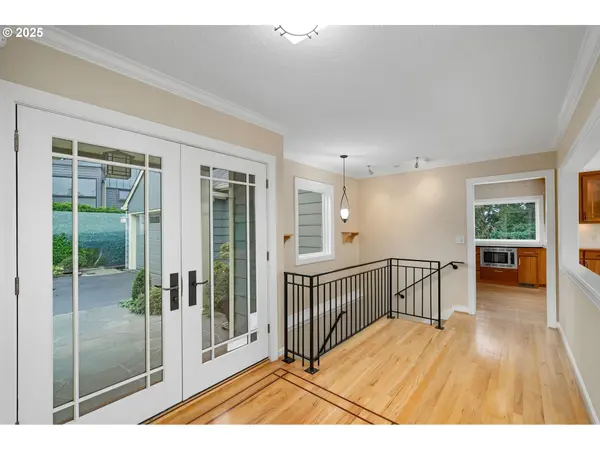 3250 SW DONNER WAY CT, Portland, OR 97239