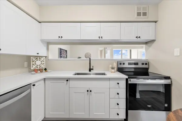 1880 Valley Farm RD #931, Pickering, ON L1V 6B3