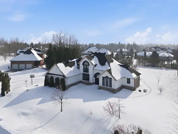 11 Basswood CIR, Oro-medonte, ON L0L 2L0